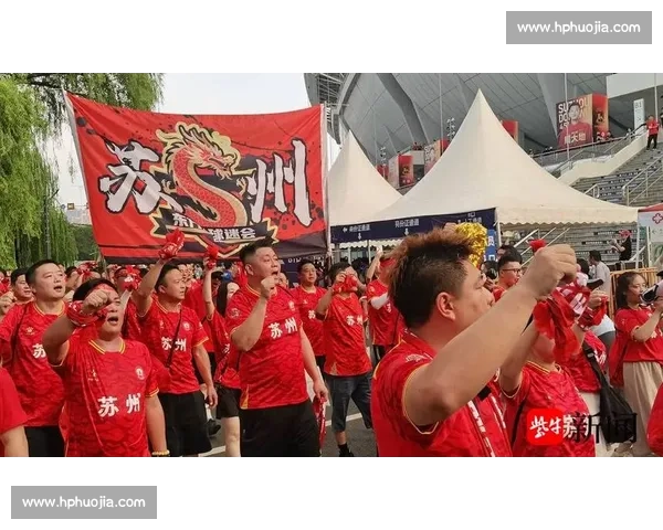 苏超赛场现中国红!球迷跨越山海为榕江助威 苏超赛场现中国红!球迷跨越山海为榕江助威
