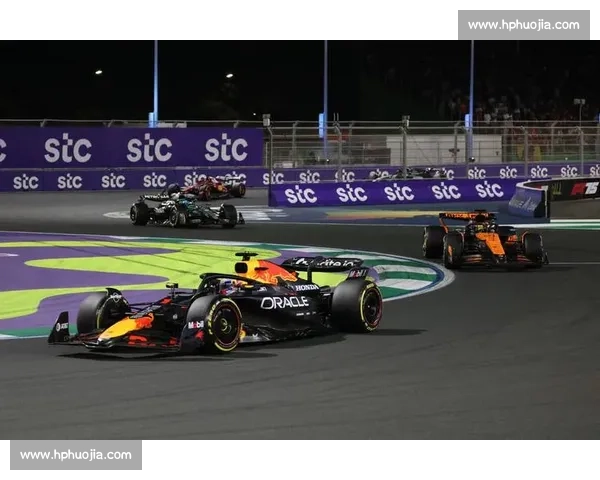 最后一圈三雄激斗！皮亚斯特里、维斯塔潘、拉塞尔轮番刷紫，红牛逆转夺冠