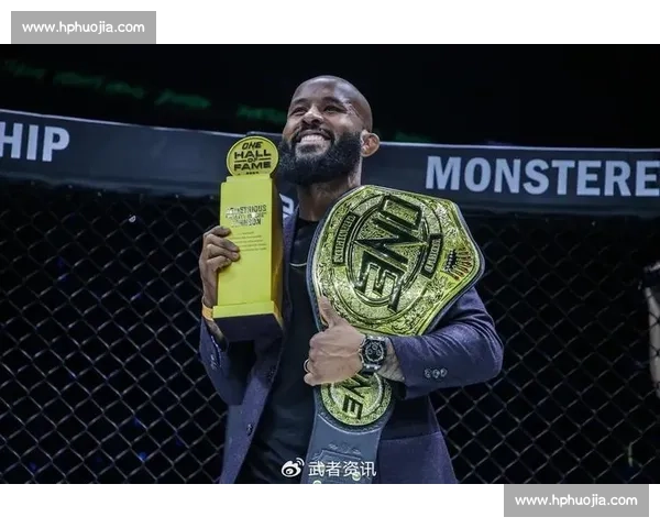 潘托加四度卫冕！蝇量级霸主地位坚如磐石